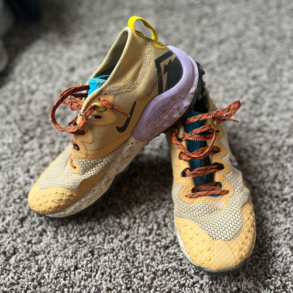 Nike Women's Multicolor Athletic Shoes
